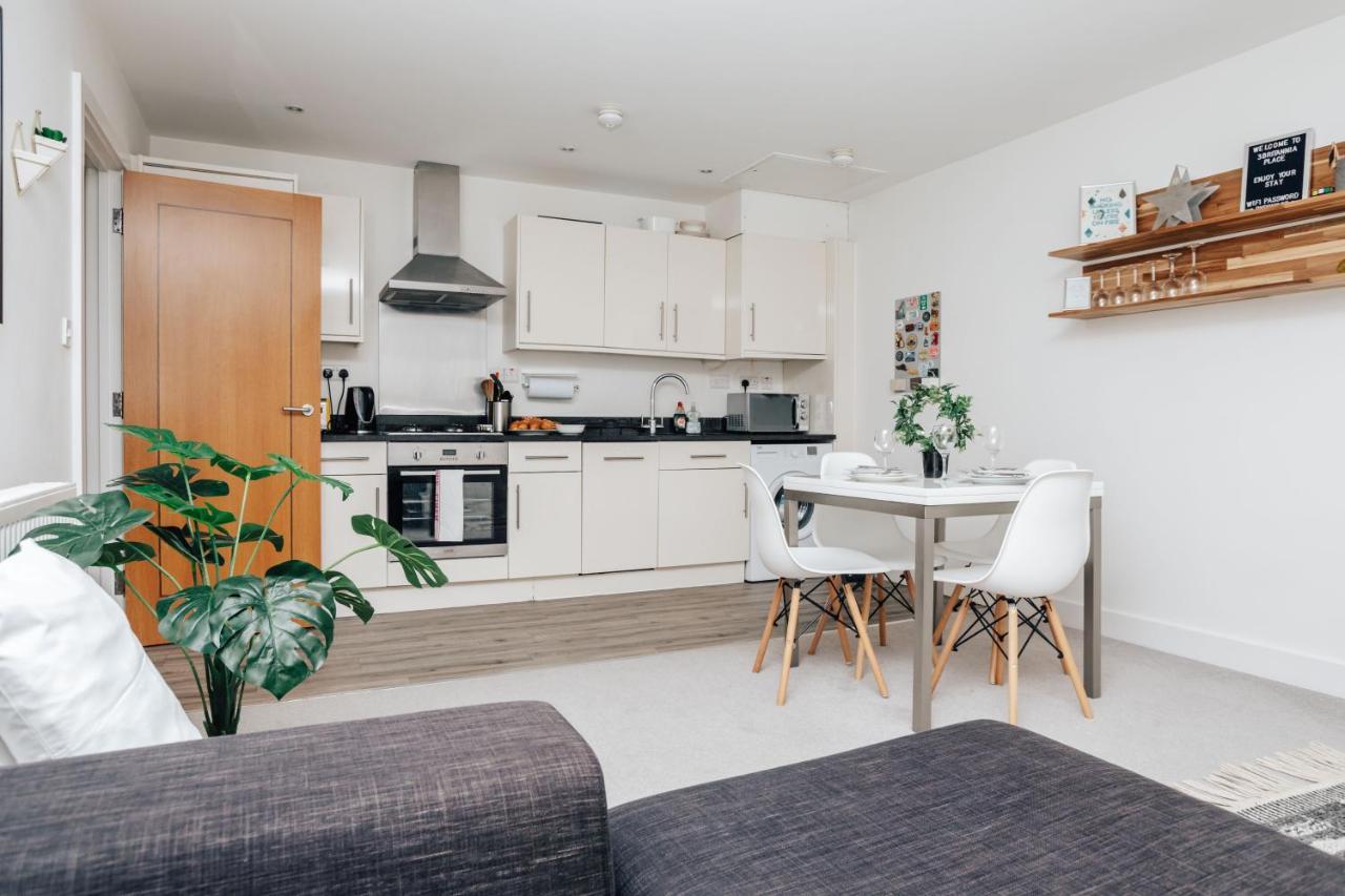 Central Modern Flat For 4-6 & Dedicated Parking Henley-on-Thames Exterior photo