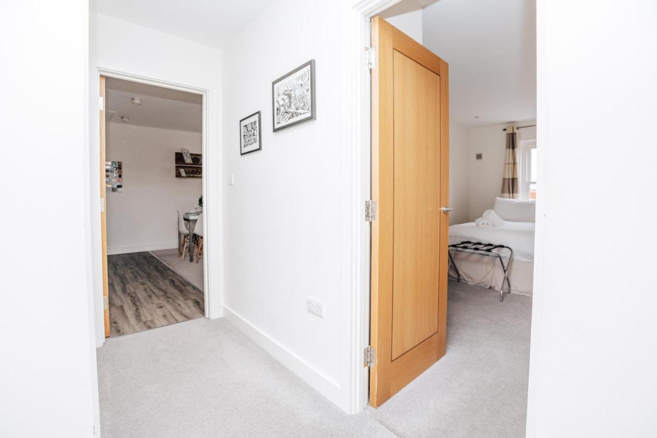 Central Modern Flat For 4-6 & Dedicated Parking Henley-on-Thames Exterior photo