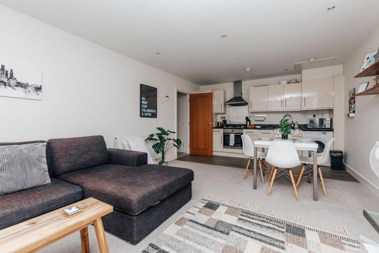 Central Modern Flat For 4-6 & Dedicated Parking Henley-on-Thames Exterior photo