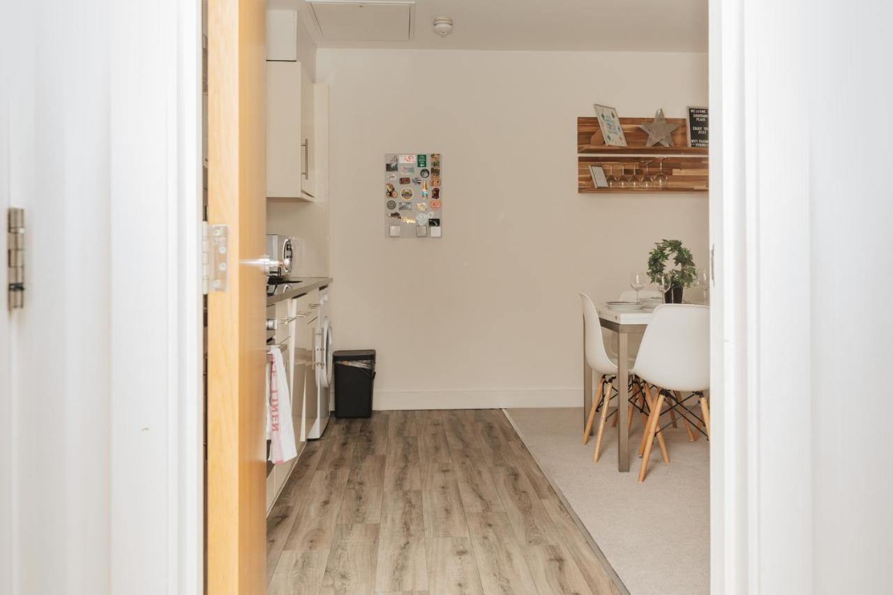 Central Modern Flat For 4-6 & Dedicated Parking Henley-on-Thames Exterior photo